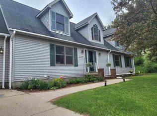 11248 Sequanota Heights Dr, Charlevoix, MI 49720