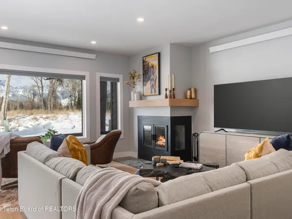 400 E Sagebrush Dr #9-4, Jackson, WY 83001