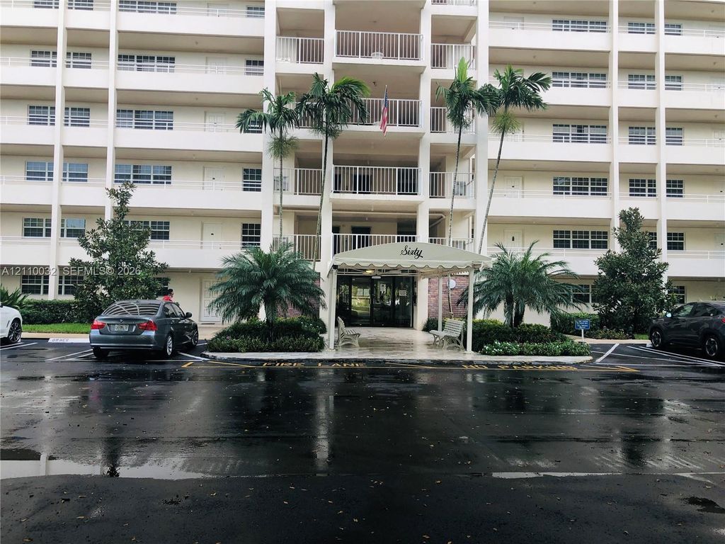 605 Oaks Dr APT 601, photo 3