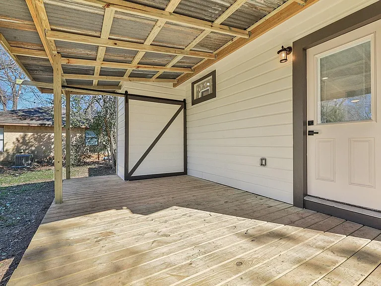 304 Harris St — Photo 25
