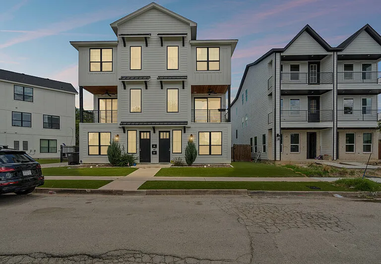 2305 Benbrook Blvd — Photo 1