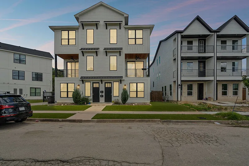 2305 Benbrook Blvd