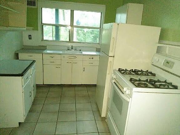 2nd image of 608 1/2 N Springer St