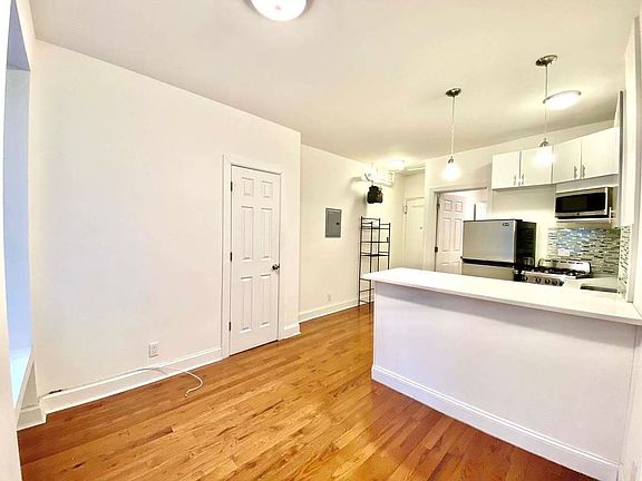 2nd image of 233 E 59th St APT 2C