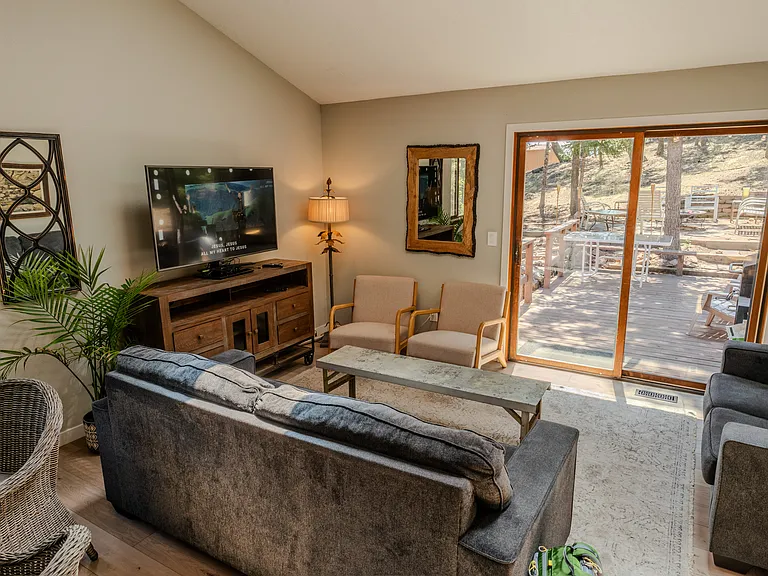 111 Red Rock Ct — Photo 3
