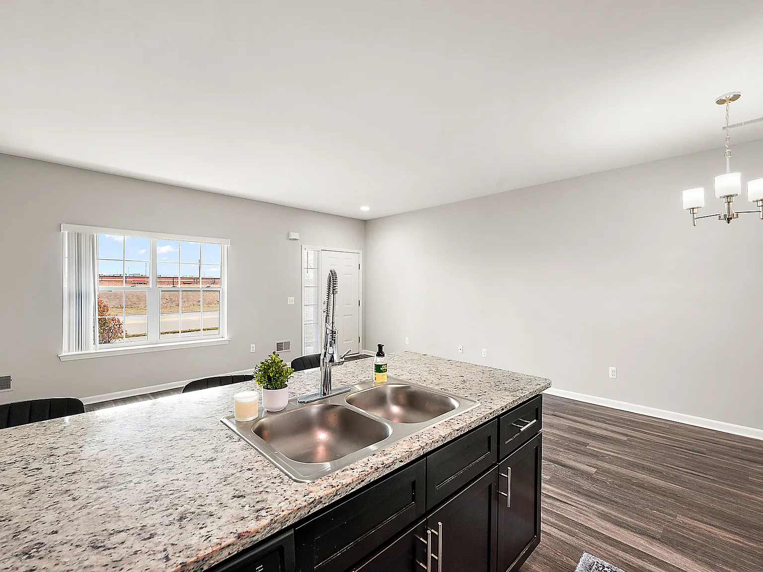 2 bed, 2.5 bath, 1440 sqft, $1,975 — Photo 2