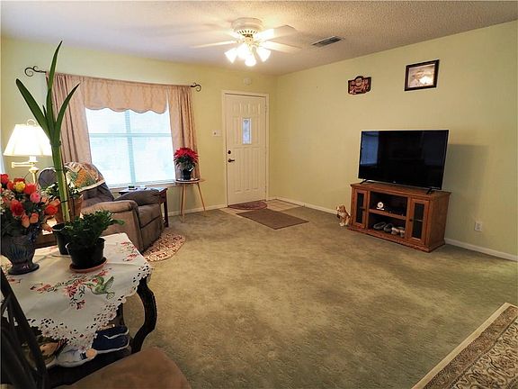 3rd image of 122 Rose Ln