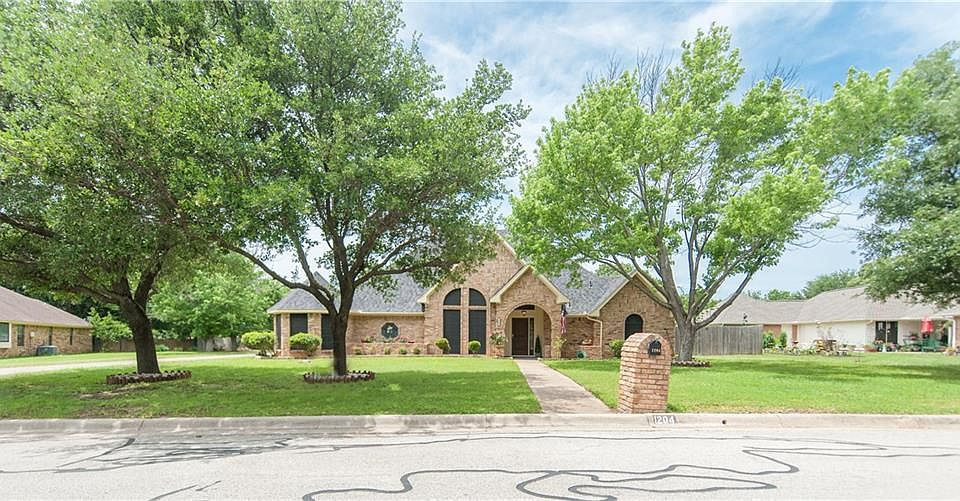 1st image of 1204 Oak Bend Ln