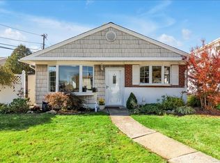 418 Sussex Rd, East Meadow, NY 11554