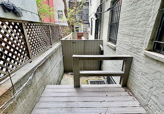 4th image of 16 W 75th St #1F