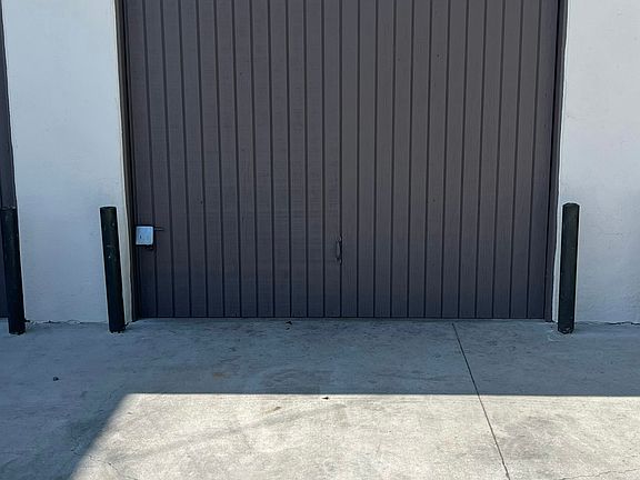 5th image of 1044 Wallgreen St