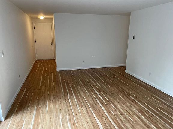 3rd image of 11556 Greenwood Ave N APT 105