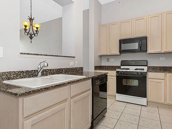 5th image of 1950 Farnsworth Ln Unit 304