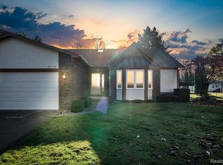 23182 Pine Tree Cir, Macomb, MI 48042