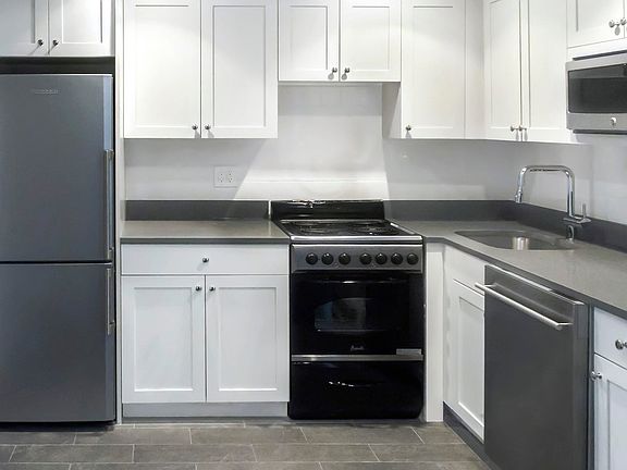 5th image of 24 5th Ave APT 714