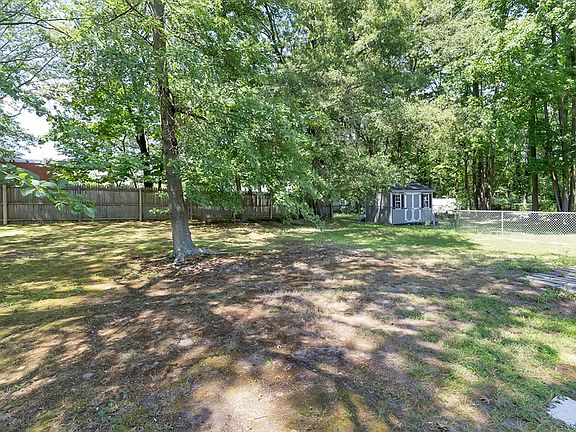 3rd image of 46 Bonnie Dr
