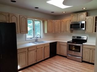 135 Cornelia Ln, Milford, PA 18337