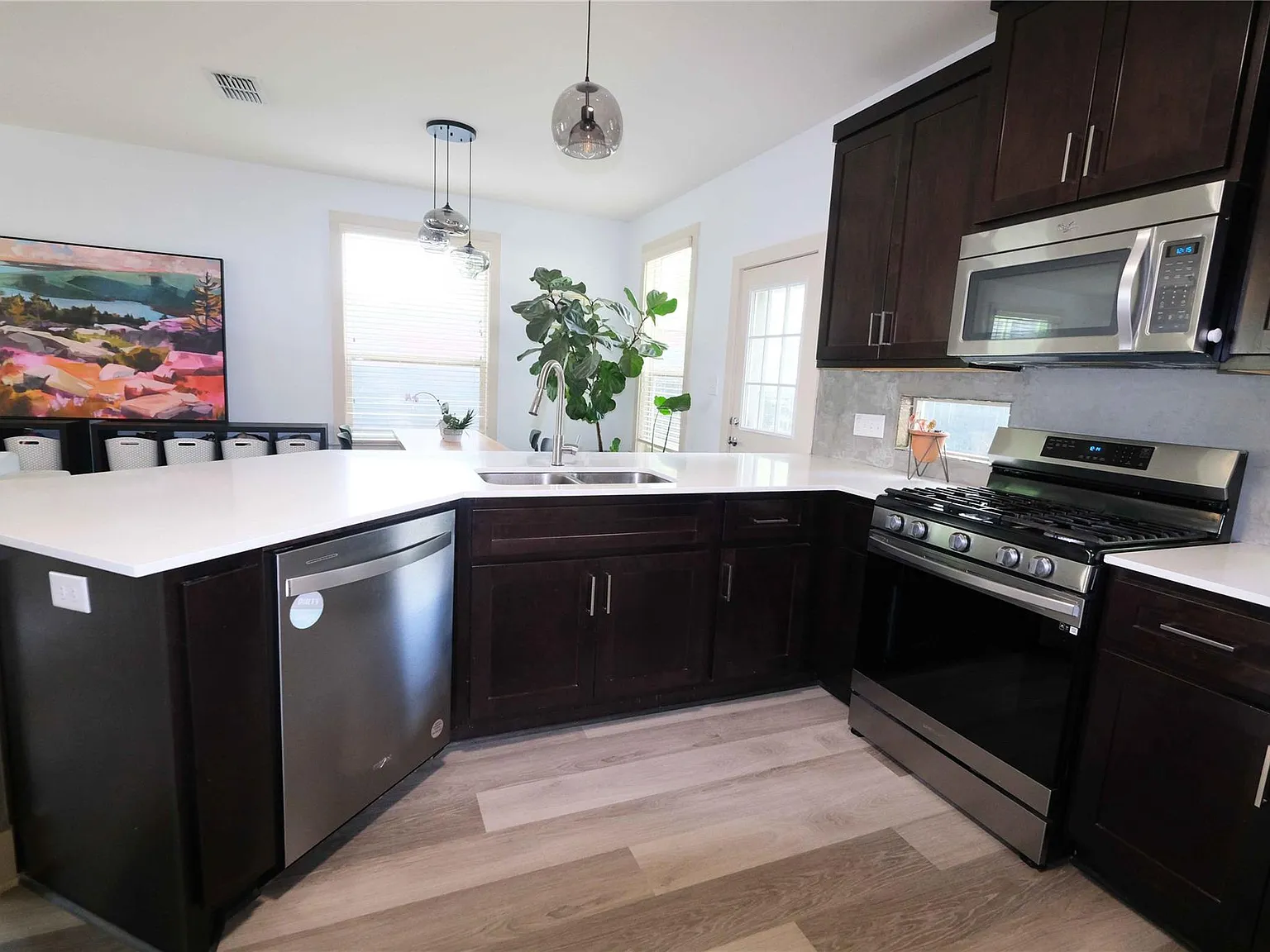 3 bed, 2.5 bath, 1512 sqft, $3,250 — Photo 2