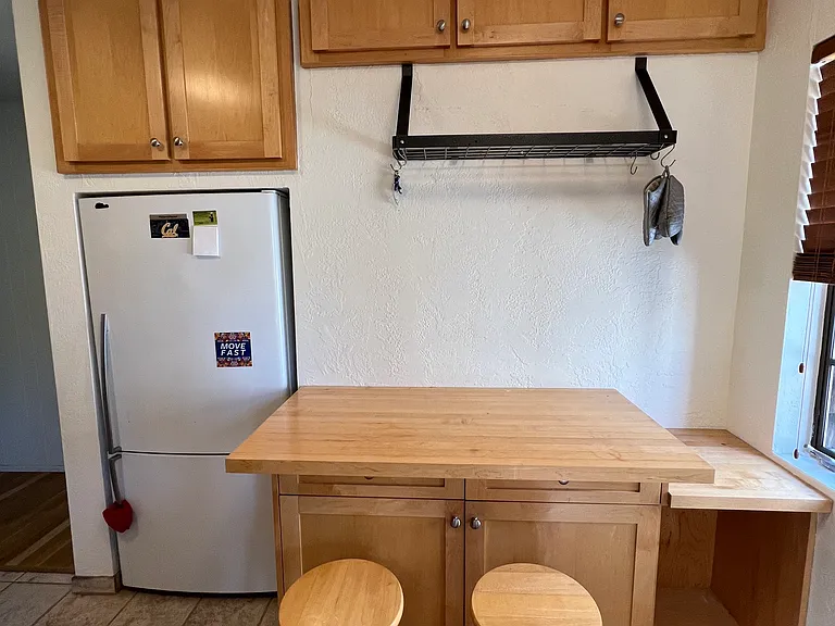 2344 Hilgard Ave — Photo 10