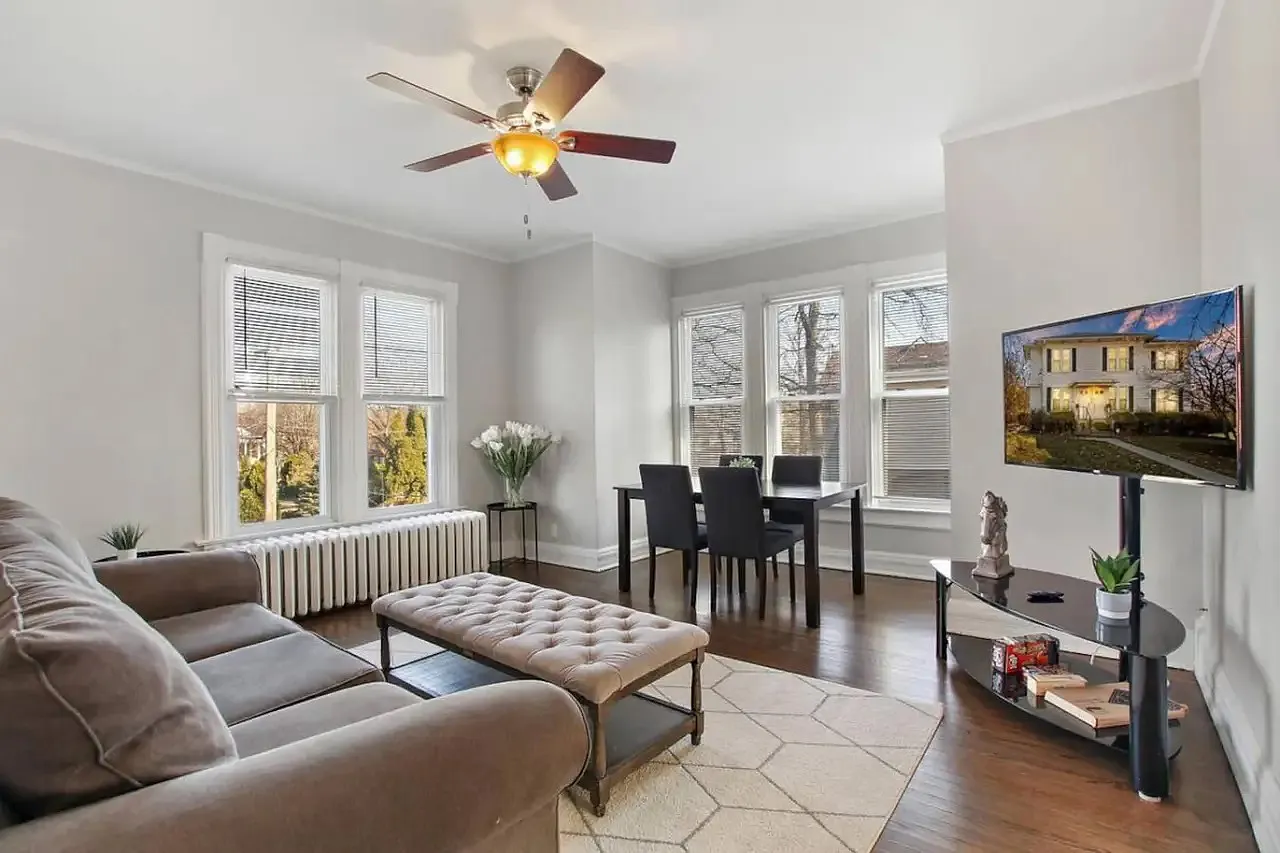 3 bed, 1200 sqft, $3,200 — Photo 4