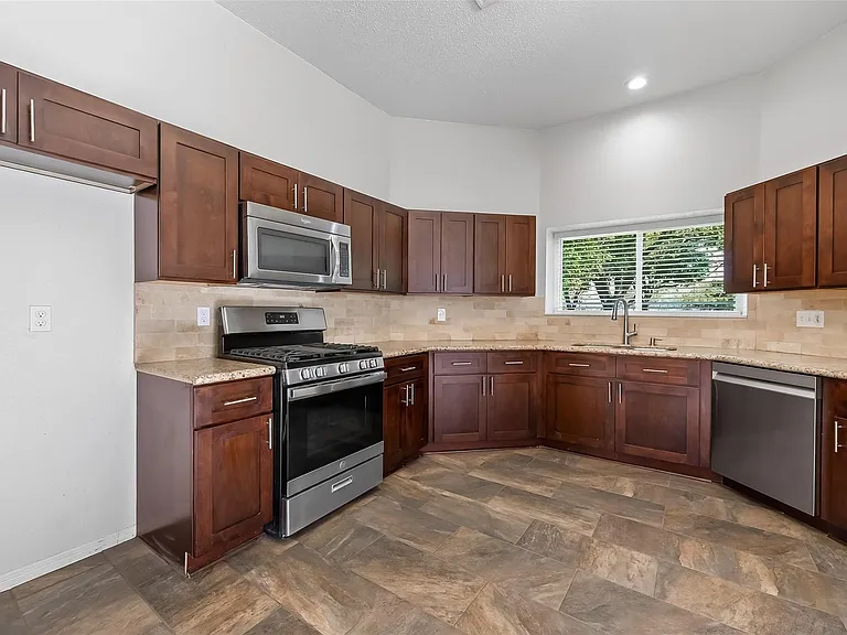 3126 Lakefield Way — Photo 9