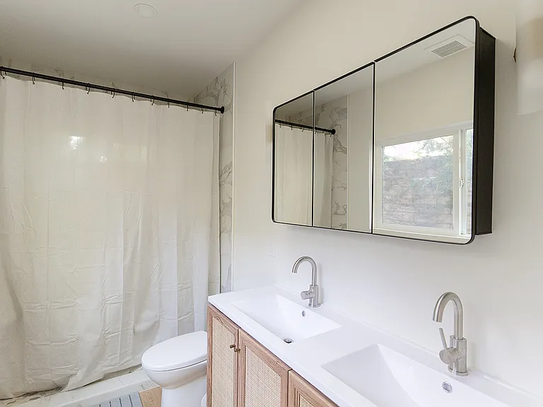 2841 Los Feliz Dr #B — Photo 10