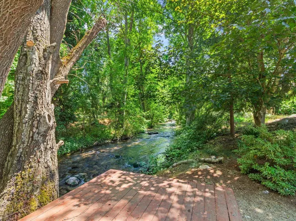 520 Helman St, Ashland, OR 97520