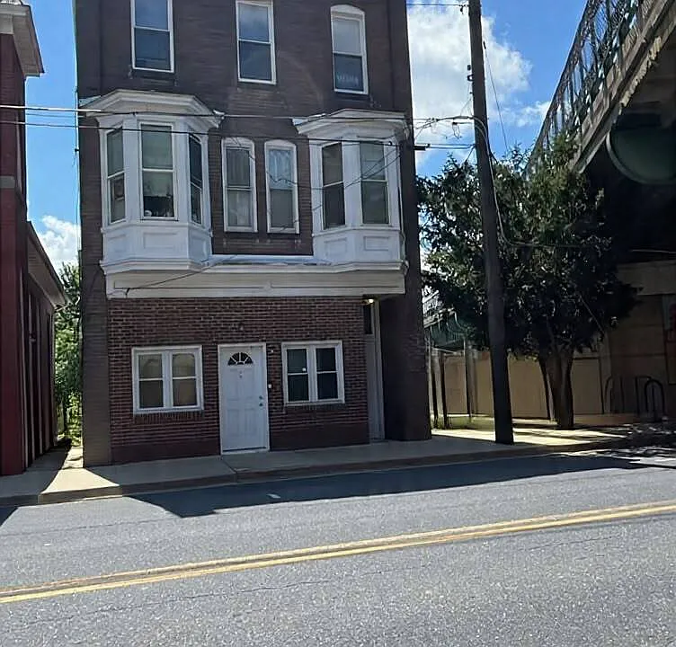 124 W Potomac St