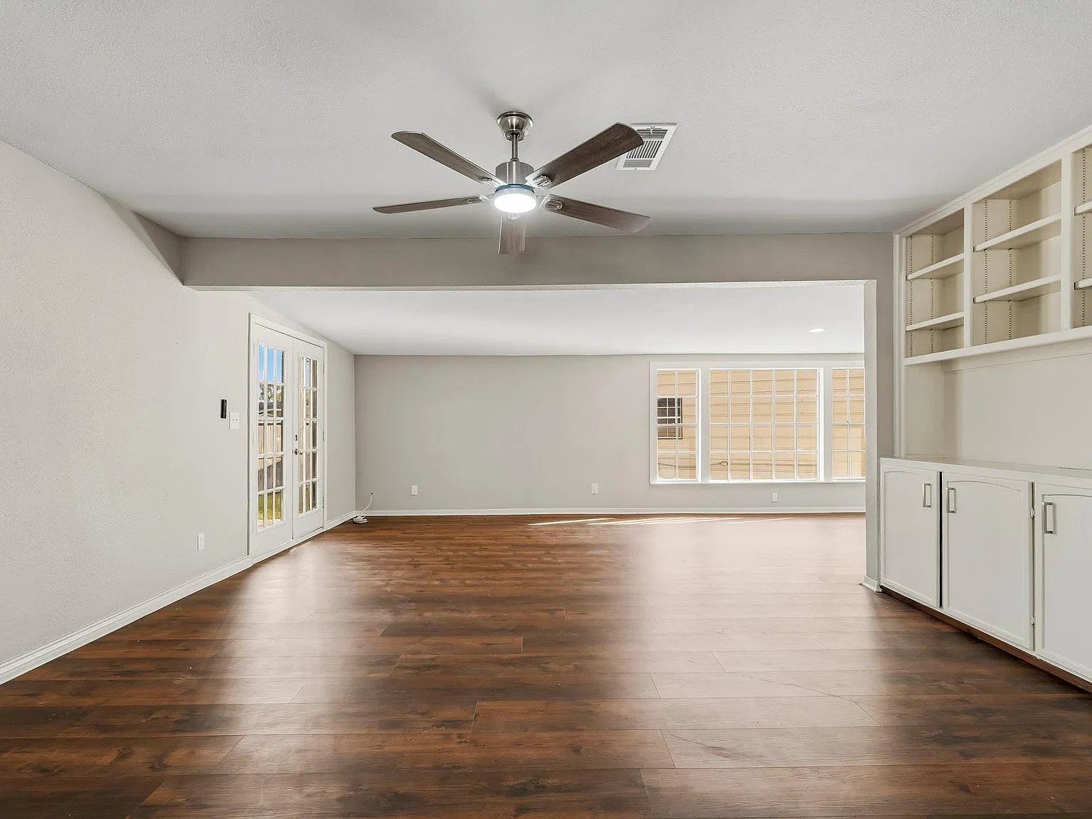 3 bed, 2.0 bath, 1718 sqft, $1,995 — Photo 3