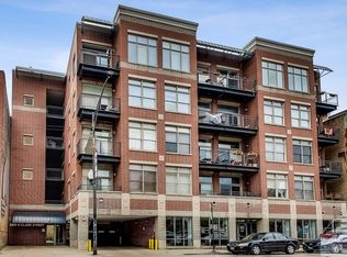 3260 N Clark St APT 305, Chicago, IL 60657
