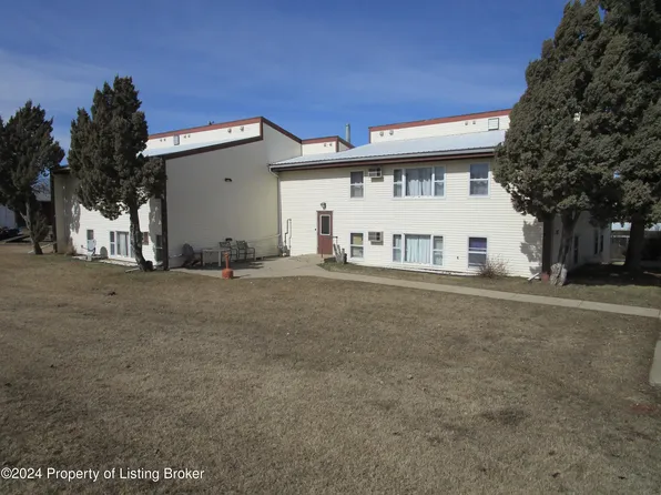 411 2nd St S, Glen Ullin, ND 58631
