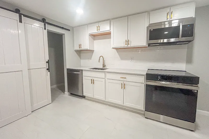 Modern 2BR + Office | Waterfront Living, Open Layout, Quartz Kitchen, Storage, Near Annapolis — Photo 2