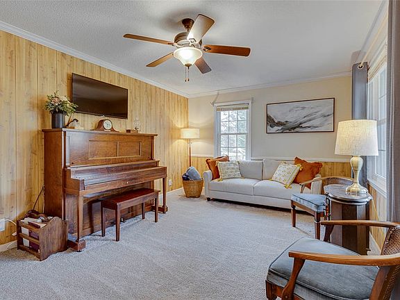 5th image of 128 Sylvia Rd