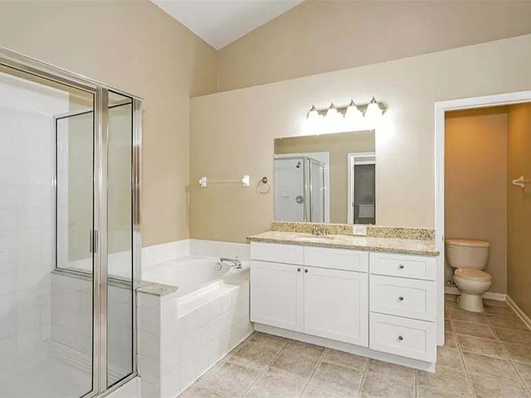 3741 SE 3rd Ave — Photo 4