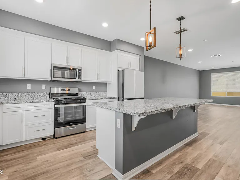 667 Pedro St — Photo 19