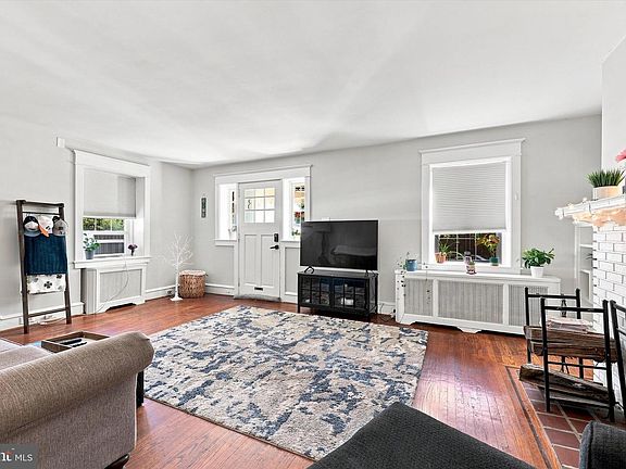 4th image of 848 Concord Ave