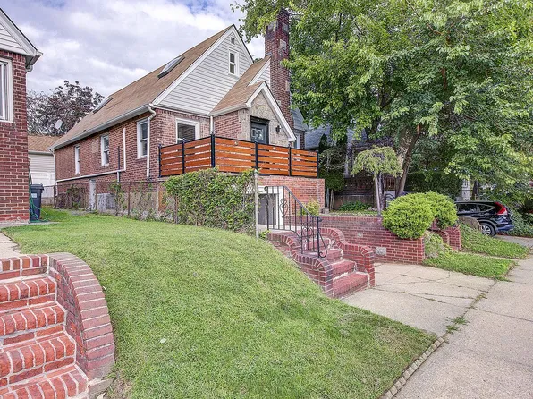 3228 Utopia Pkwy, Flushing, NY 11358