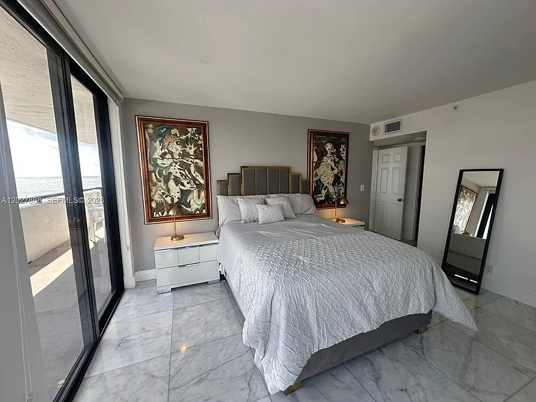 2555 Collins Ave #1400 — Photo 13