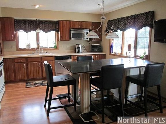 4th image of 1499 Erickson Dr