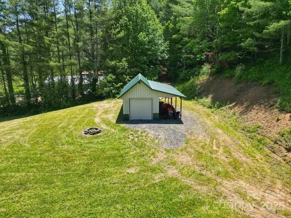 703 Coy Ham Rd, Lansing, NC 28643