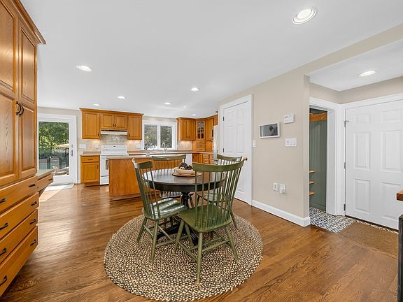 3rd image of 18 Miland Ave