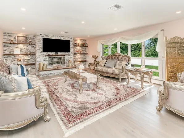 30 Colgate Drive, Smithtown, NY 11787