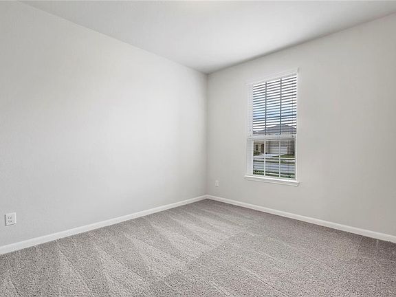 5th image of 9240 Hawthorn Dr