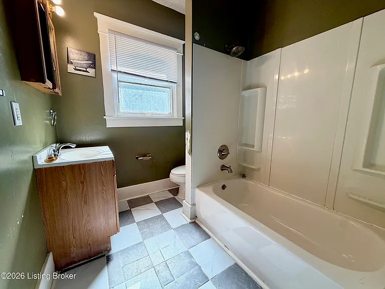 1768 W Hill St — Photo 6
