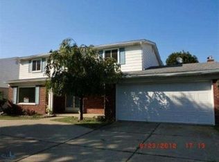 628 Perrien Pl, Grosse Pointe Woods, MI 48236