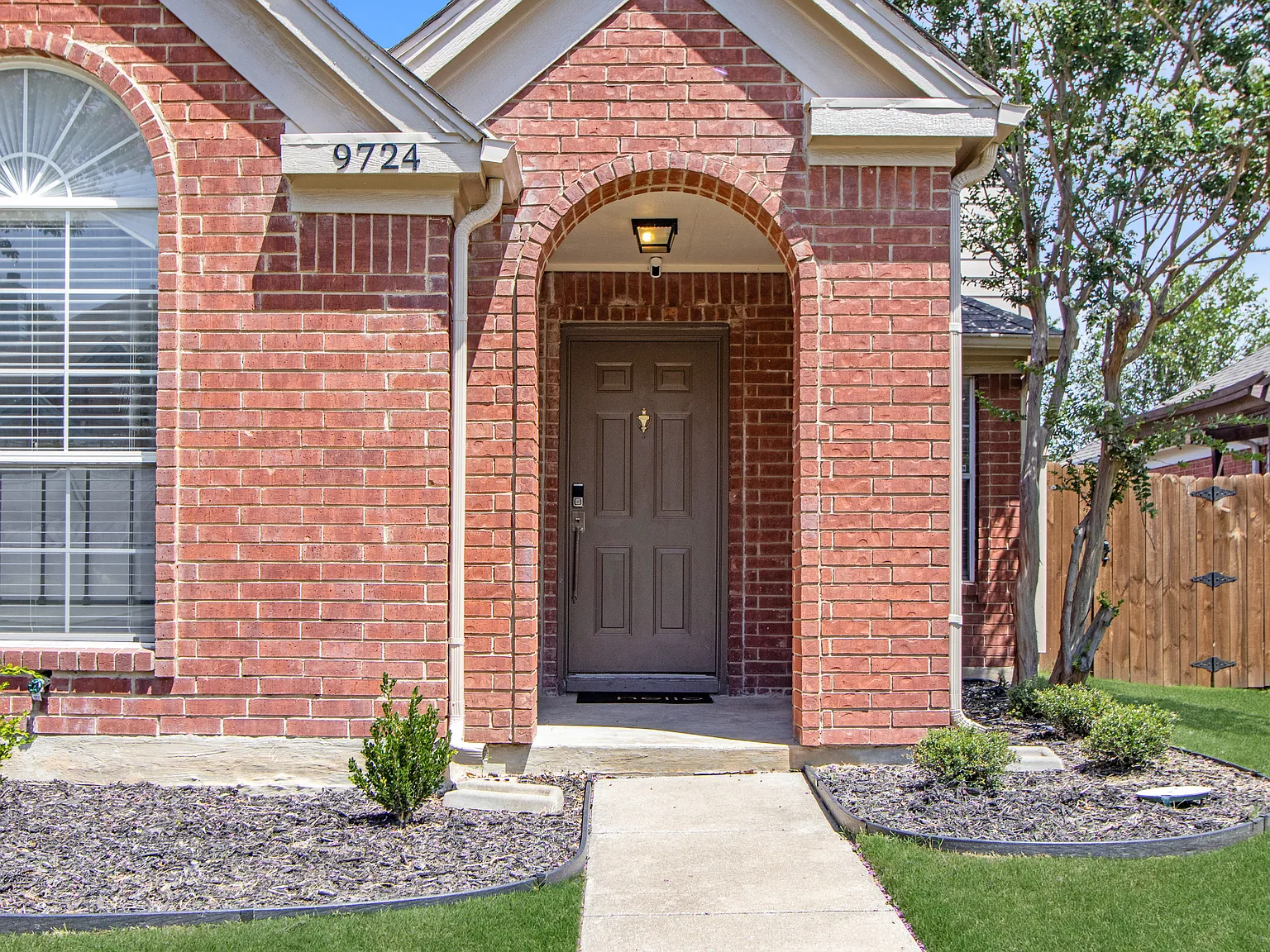 3 bed, 1451 sqft, $3,950 — Photo 3