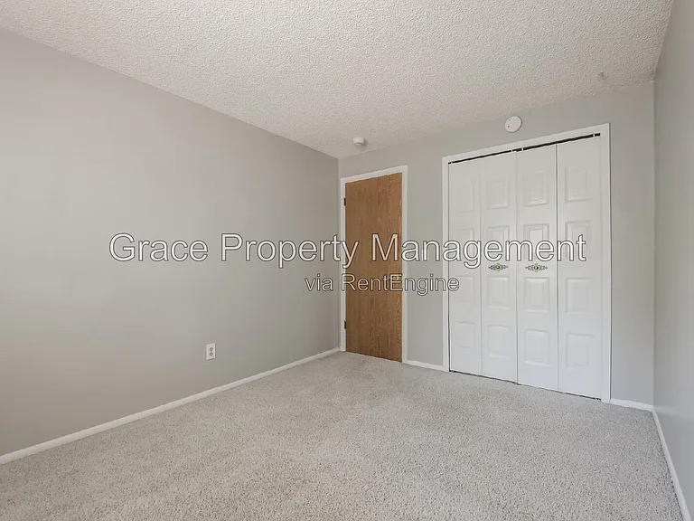 10870 Stuart Cir — Photo 17