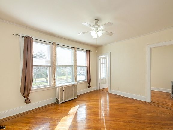 4th image of 31 Jefferson St