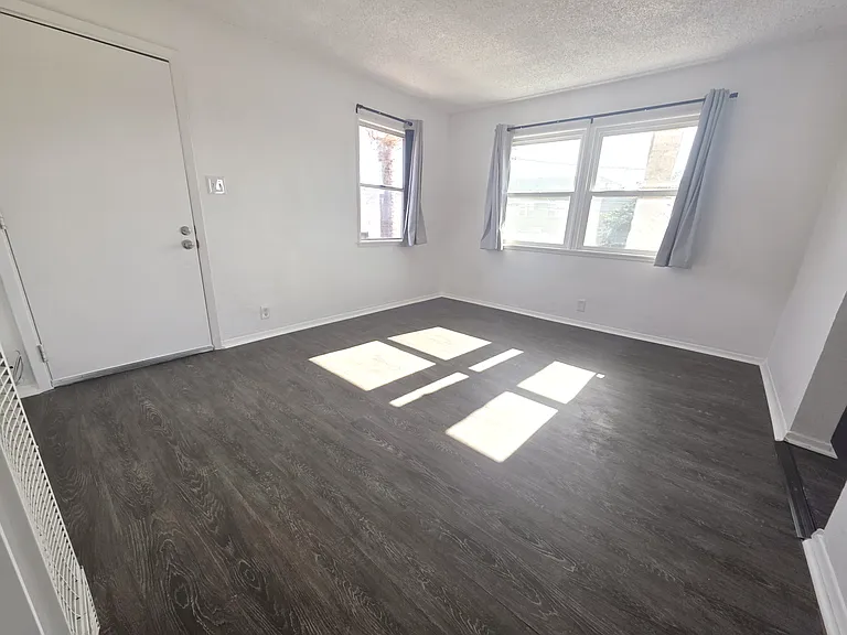10906 S Figueroa St #1/2 — Photo 2