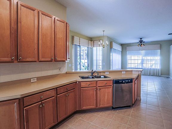 5th image of 813 Duval Ct